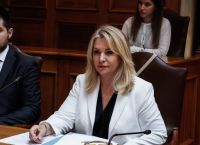 Βουλή: Ψηφίστηκε το νομοσχέδιο για την ευρωπαϊκή οδηγία περί αποκλεισμένων διευθυντών
