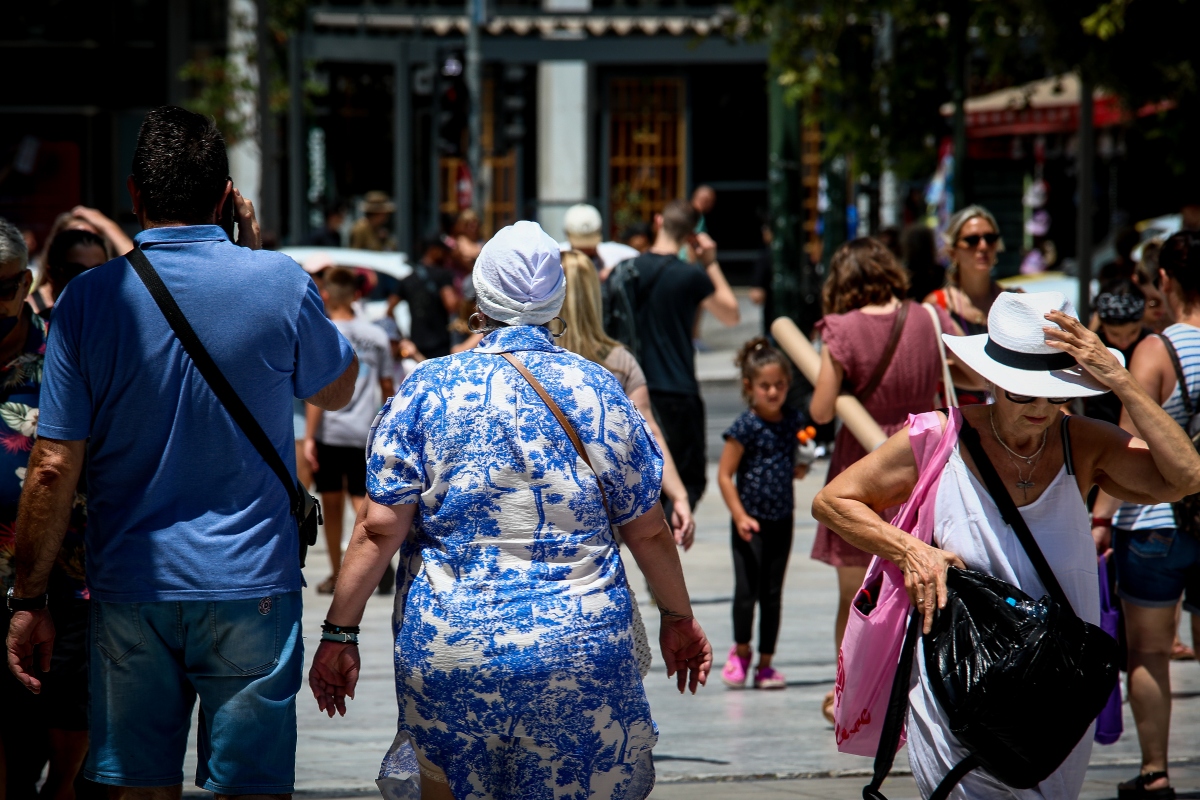 Δήμος Αθηναίων: Μέτρα για την αντιμετώπιση του καύσωνα – Πού βρίσκονται οι κλιματιζόμενες αίθουσες