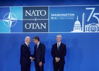 Τετ-α-τετ Μητσοτάκη-Μπλίνκεν – Η χειραψία του έλληνα πρωθυπουργού με τον Τζο Μπάιντεν