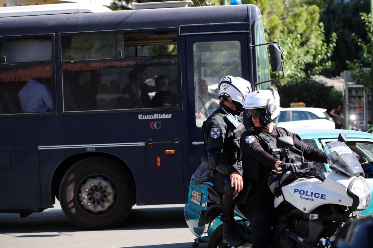 «Συνέχισε τη δουλειά, να γίνεις μια μέρα ο Ζαμπούνης…»: Αποκαλυπτικοί διάλογοι για το κύκλωμα μπράβων