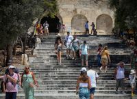 Κορωνοϊός: Οι διακοπές «μεταφέρουν» τα κρούσματα από την Αττική στην περιφέρεια -Σε έξαρση τα νησιά