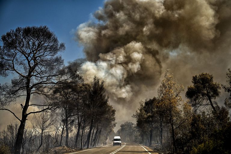 Φωτιές: 6η ημέρα της πυρκαγιάς στο Φαλακρό Δράμας – Ενισχύονται οι δυνάμεις [vid]