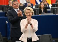 Φον ντερ Λάιεν: «Είμαι ευγνώμων για την εμπιστοσύνη» – Καταψήφισαν οι ευρωβουλευτές της Μελόνι