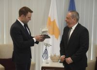 Κασσελάκης: «Δεσμεύομαι στον κυπριακό λαό ότι ο ΣΥΡΙΖΑ, θα συνεχίσει να στηρίζει μια δίκαιη και βιώσιμη λύση» Κασσελάκης: «Δεσμεύομαι στον κυπριακό λαό ότι ο ΣΥΡΙΖΑ, θα συνεχίσει να στηρίζει μια δίκαιη και βιώσιμη λύση»