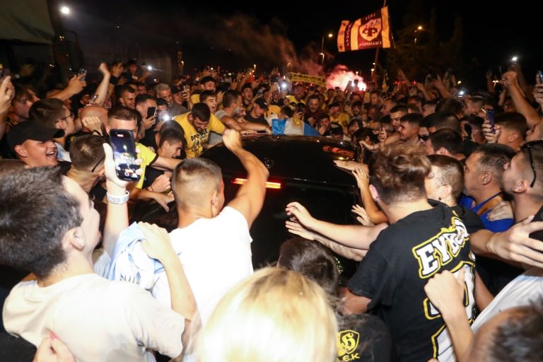 «Κιτρινόμαυρη» τρέλα στο αεροδρόμιο για τον Λαμέλα! [vid]