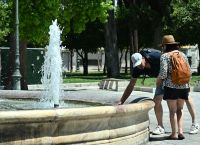 Καιρός: Επιμένει ο καύσωνας – Αποκλιμάκωση από την Τετάρτη