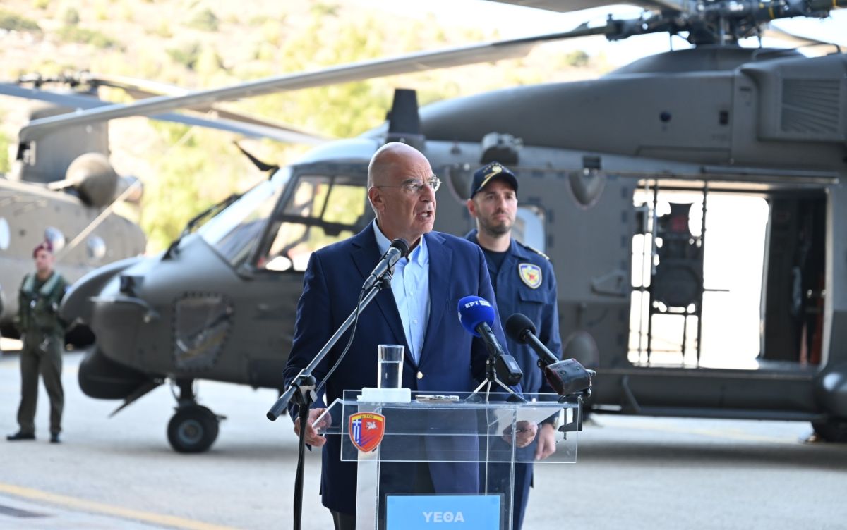 Επίσκεψη Δένδια στο 2ο Συγκρότημα Αεροπορίας Στρατού στην Πάχη Μεγάρων