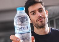 Ο Μίλτος Τεντόγλου δεν βλέπει το τώρα, βλέπει το αύριο. Και το πάει τέρμα.