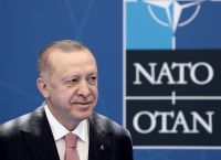 Η Τουρκία δεσμεύεται στο ΝΑΤΟ αλλά είναι επιφυλακτική για το μέλλον της συμμαχίας [vid]