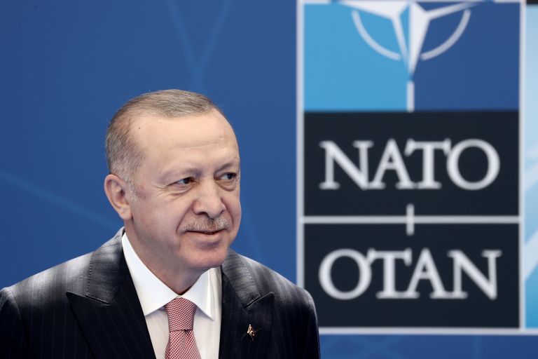 Η Τουρκία δεσμεύεται στο ΝΑΤΟ αλλά είναι επιφυλακτική για το μέλλον της συμμαχίας [vid]