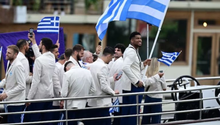 Ολυμπιακοί Αγώνες 2024: Η εντυπωσιακή είσοδος της Ελλάδας στην Τελετή Έναρξης στον Σηκουάνα [vid]