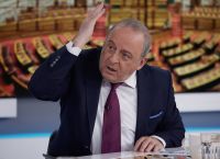 Τρέμουν όλοι απέναντι του – Επιστρέφει στην τηλεόραση ο Δημήτρης Καμπουράκης [vid]