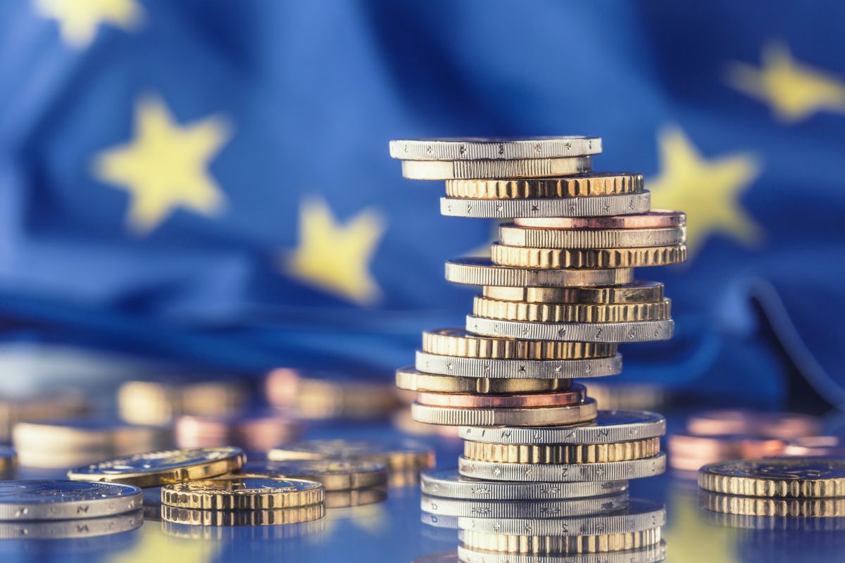 Κομισιόν: Επενδύσεις 65 εκατ. ευρώ σε κβαντικά μικροκυκλώματα για κατασκευή ημιαγωγών