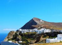 Τravel Off Path: Ποιο είναι το παραδεισένιο ελληνικό νησί που είναι βγαλμένο από καρτ ποστάλ