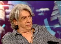Σοκάρει ο Μπερικόπουλος: «Παπάς παρενόχλησε την αδερφή μου – Είχε έρθει στην κηδεία του πατέρα μας»