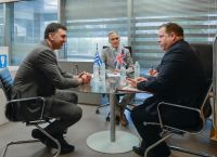 Συνάντηση του Βασίλη Κικίλια με τον Βρετανό υφυπουργό Εξωτερικών