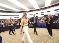 Ευρωπαϊκό Κοινοβούλιο: Η Ρομπέρτα Μέτσολα επανεξελέγη πρόεδρος