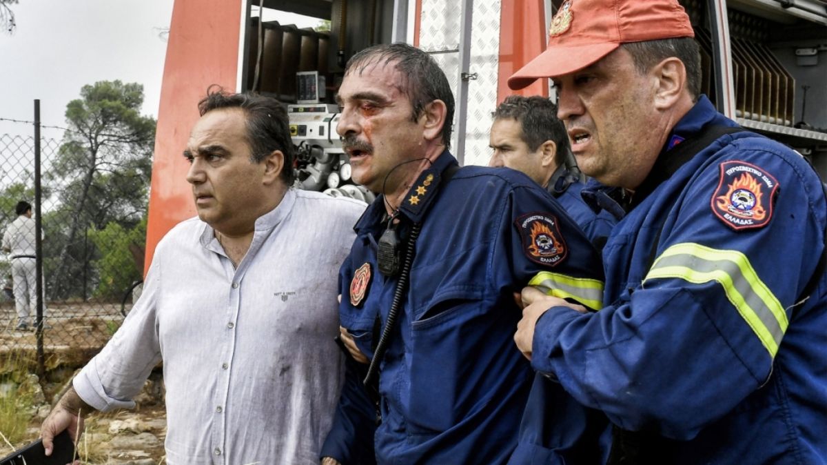 Φωτιά στο Σοφικό: Υποβασταζόμενος ο πυροσβέστης που τραυματίστηκε [pic]