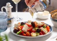 90% Inflation: Turkish Diners Flee to Greece for Affordable Meals