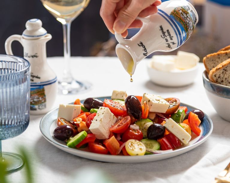 90% Inflation: Turkish Diners Flee to Greece for Affordable Meals