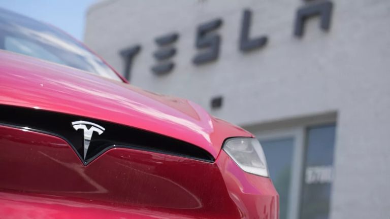 Tesla: Για πρώτη φορά σε λίστα αγοράς της κινεζικής κυβέρνησης