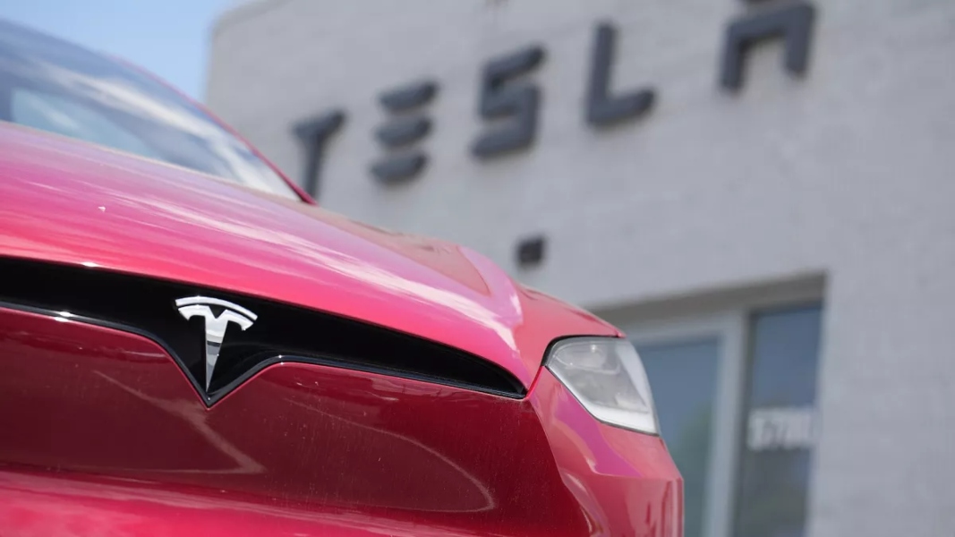 Tesla: Για πρώτη φορά σε λίστα αγοράς της κινεζικής κυβέρνησης