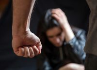 27χρονη στην Αρτέμιδα: Τη γρονθοκόπησε ο εν διαστάσει σύζυγός της – Είχε ανεβάσει «ροζ» βίντεό της στο TikTok