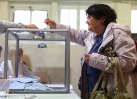Σπεύδουν να ψηφίσουν οι Γάλλοι: Στο 26,63% η συμμετοχή -Αυξήθηκε σε σύγκριση με τον α΄ γύρο