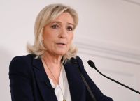 Λε Πεν: Η Αριστερά θέλει να πάρει «με τη βία» την πρωθυπουργία
