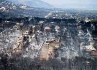 Μάτι: «Γύρω μας επέπλεαν πτώματα -Όσα βλέπετε στις ταινίες εμείς τα ζήσαμε» [vid]