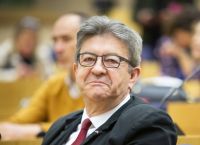 Γαλλία: «Ο Μακρόν να αφήσει την Αριστερά να κυβερνήσει», ζητά το Νέο Λαϊκό Μέτωπο