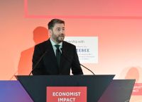 Ανδρουλάκης – Economist: Με την οικονομική πολιτική της κυβέρνησης αυξήθηκαν οι ανισότητες