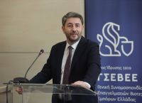 ΠΑΣΟΚ: Ανταλλαγή πυρών μεταξύ των υποψηφίων προέδρων