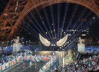 Είναι απαραίτητη η υπερπαραγωγή της τελετής έναρξης;