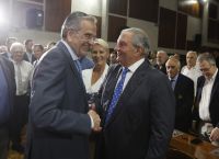 Πώς διαβάζει το Μαξίμου τις ομιλίες Καραμανλή και Σαμαρά