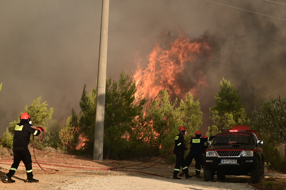 Φωτιά στον Βαρνάβα: Μάχη με τον χρόνο και τους ισχυρούς ανέμους