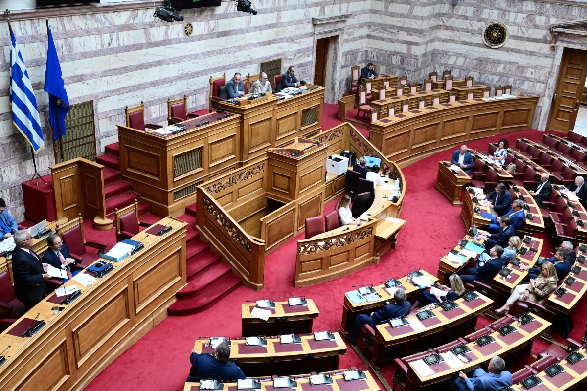 Παρακολουθήσεις: Προβλήματα στην κοινή πρόταση της αντιπολίτευσης