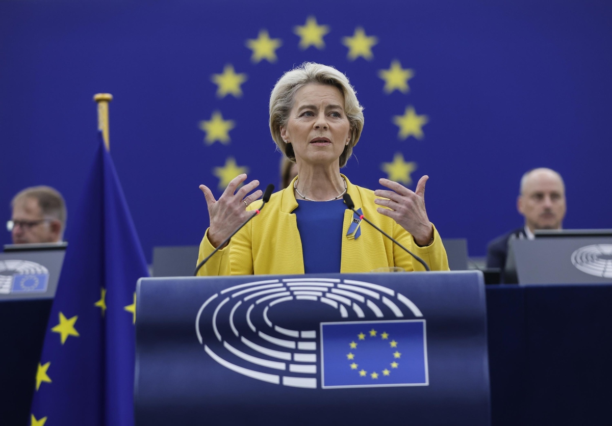 Φον ντερ Λάιεν: Στεκόμαστε στο πλευρό της Ελλάδας