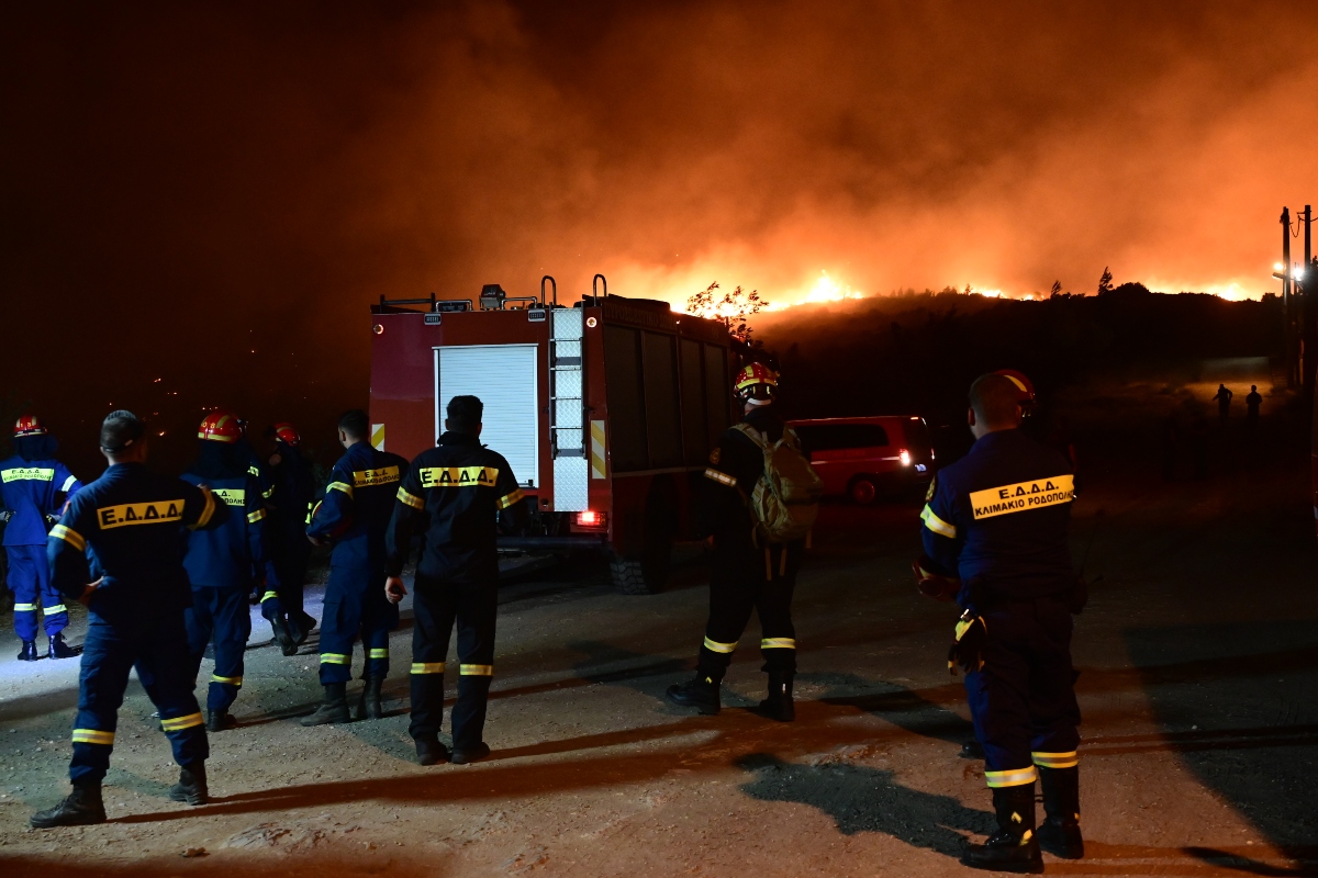 Οι τέσσερις λόγοι που εξαπλώθηκε γρήγορα η φωτιά στην Αττική – Η ερμηνεία Λέκκα