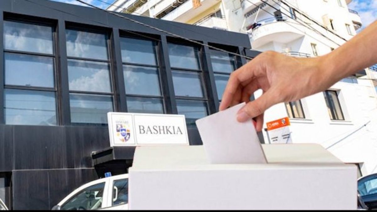 Άνοιξαν οι κάλπες στη Χειμάρρα εν μέσω καταγγελιών για πιέσεις και κλίμα τρομοκρατίας
