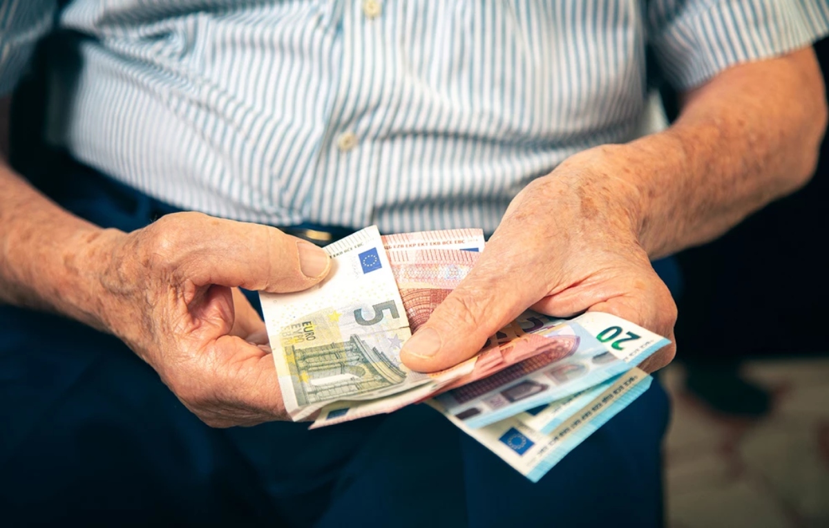 Φορολογικός κλοιός για αναδρομικά μισθών και συντάξεων
