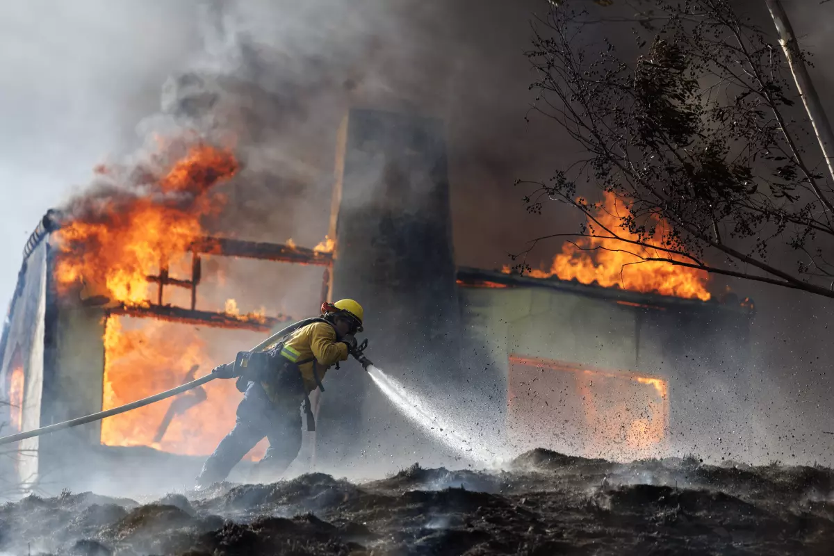 Καλιφόρνια: Στις φλόγες 1,7 εκατ. στρέμματα και εκατοντάδες σπίτια [VID]