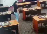Σκακίστρια προσπάθησε να δηλητηριάσει αντίπαλό της και την κατέγραψε η κάμερα [vid]