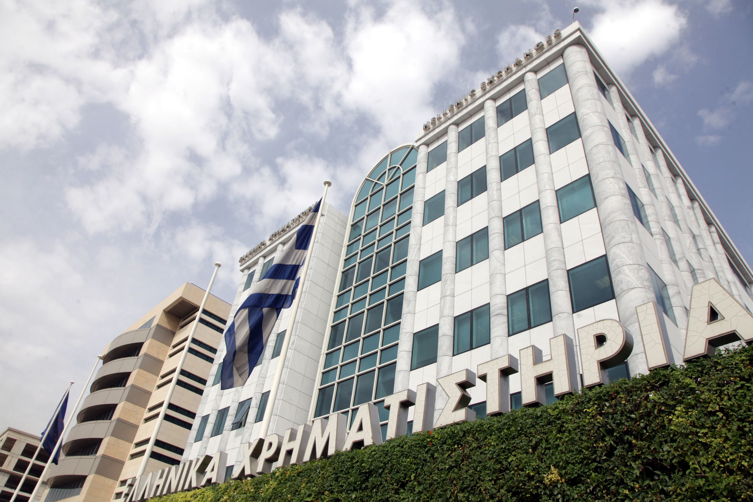 Σε ελεύθερη πτώση και το Χρηματιστήριο Αθηνών, χάθηκαν 5,9 δις ευρώ από την κεφαλαιοποίηση