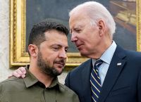 Ο Μπάιντεν δίνει στον Ζελένσκι νέο πακέτο στρατιωτικής βοήθειας Ο Μπάιντεν δίνει στον Ζελένσκι νέο πακέτο στρατιωτικής βοήθειας
