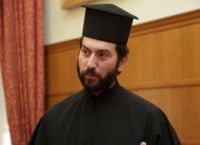 Πατέρας Αντώνιος: Αφαιρούνται από τα σχολικά βιβλία οι αναφορές και φωτογραφίες του
