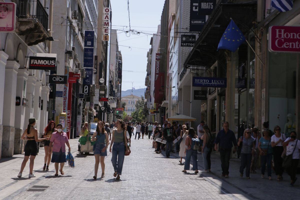ΙΟΒΕ: Επιδείνωση του δείκτη οικονομικού κλίματος και υποχώρηση της καταναλωτικής εμπιστοσύνης τον Ιούλιο