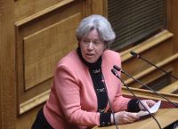 ΣΥΡΙΖΑ: 184 στελέχη ζητούν παραπομπή της Αθηνάς Λινού στην Επιτροπή Δεοντολογίας