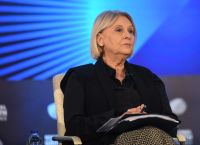 Βούλτεψη για πισίνα Κασσελάκη: Το ποδόλουτρο πώς σας ήρθε; Πεντικιούρ κάνετε στην ξαπλώστρα;