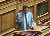 Πλεύρης: Θα εισηγηθώ ο όρος «μπάτσος» να κινεί απευθείας αυτόφωρο ποινικό αδίκημα